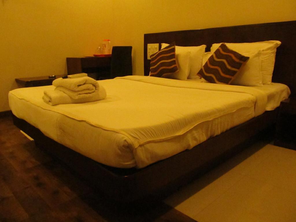 Hotel Sai Regency Daman Zimmer foto